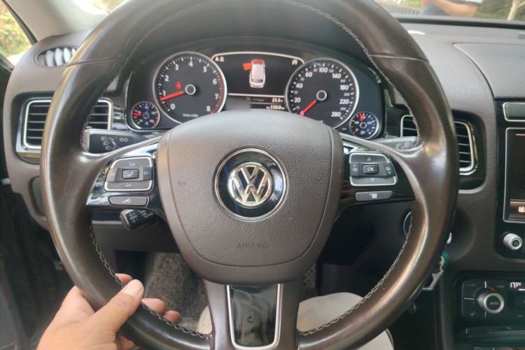 Used Volkswagen Touareg 2016 3.0 TSI Ignis Edition Steering Wheel