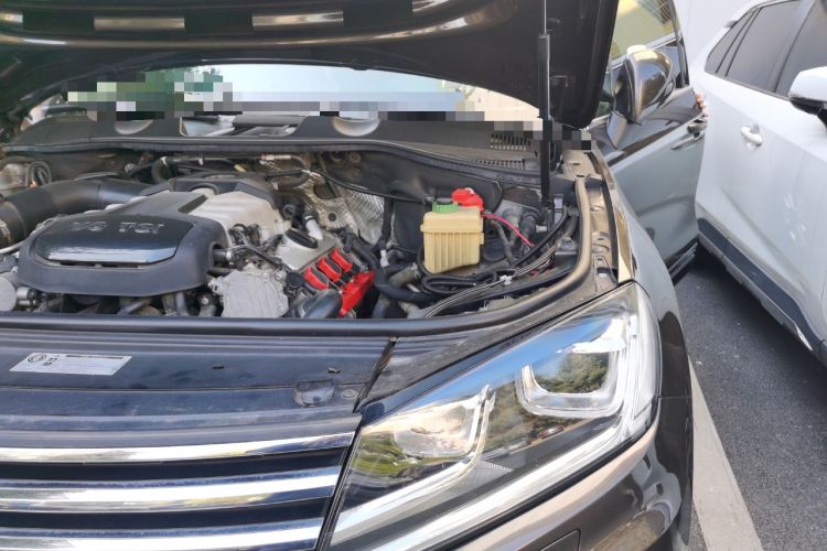 Used Volkswagen Touareg 2016 3.0 TSI Standard Version Engine Bay Left