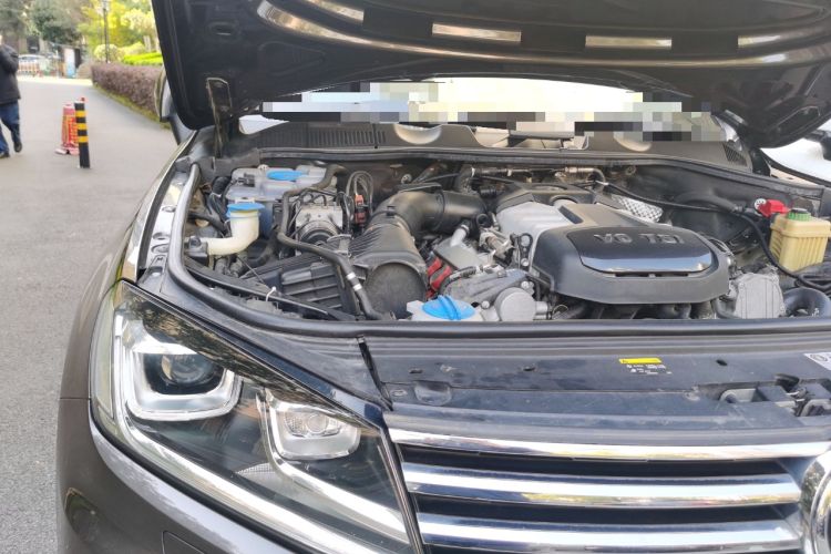Used Volkswagen Touareg 2016 3.0 TSI Standard Version Engine Bay Right