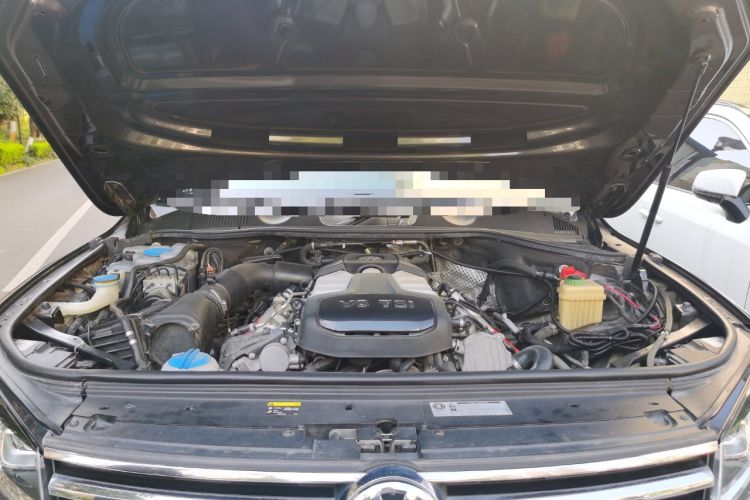 Used Volkswagen Touareg 2016 3.0 TSI Standard Version Engine Bay