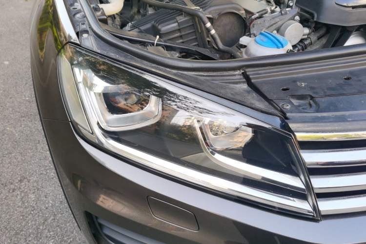 Used Volkswagen Touareg 2016 3.0 TSI Standard Version Right Front Headlight