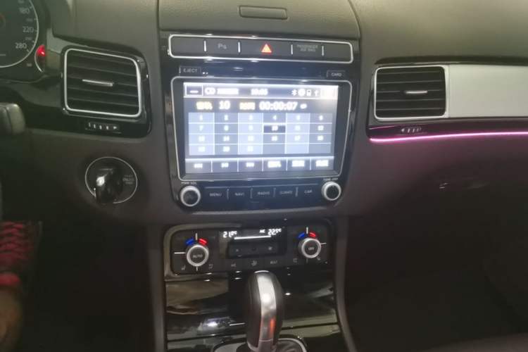 Used Volkswagen Touareg 2016 3.0 TSI Standard Version Audio And AC Panel