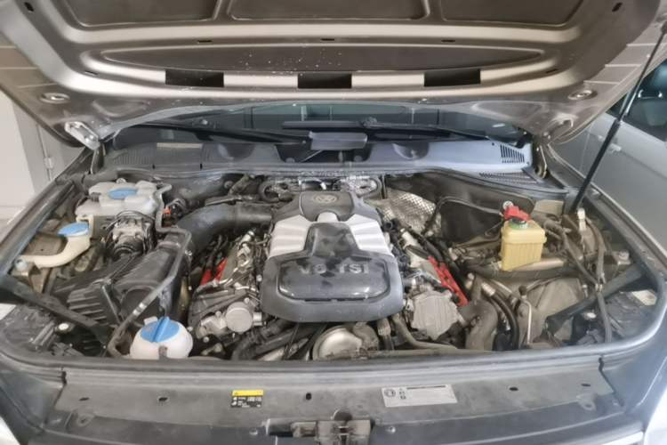 Used Volkswagen Touareg 2016 3.0 TSI Standard Version Engine Bay