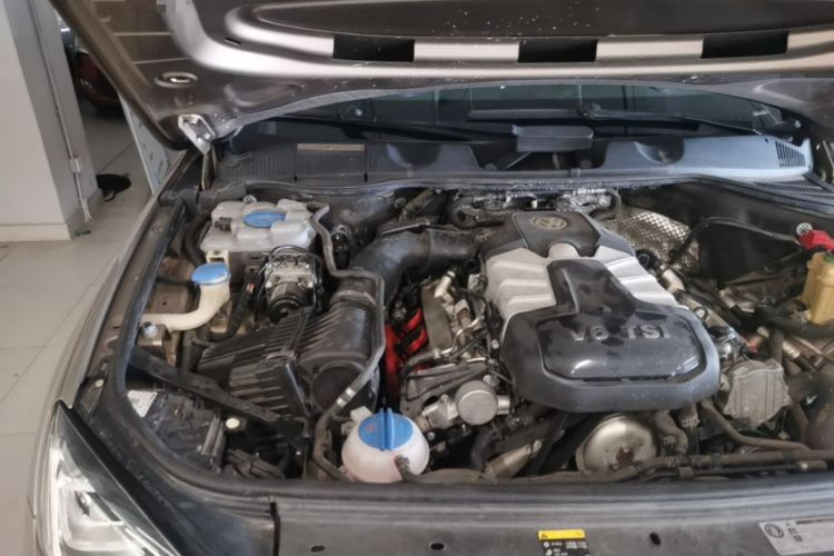 Used Volkswagen Touareg 2016 3.0 TSI Standard Version Engine Bay Right