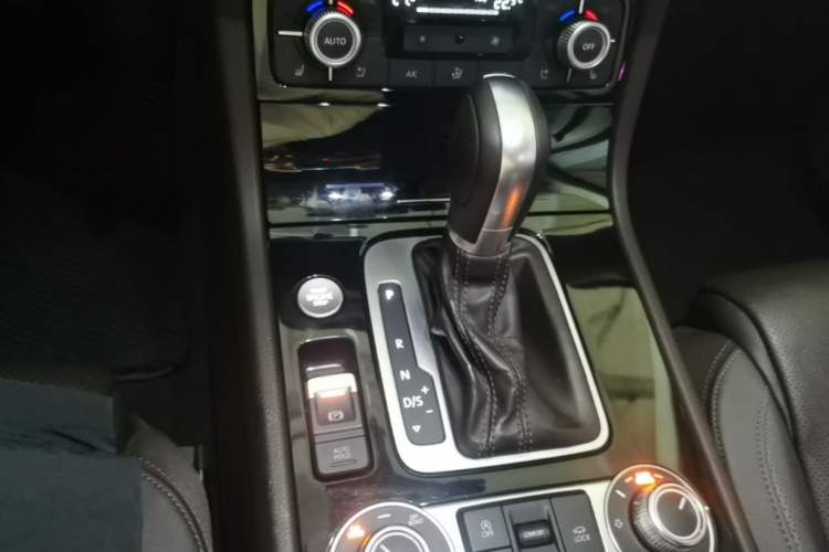 Used Volkswagen Touareg 2016 3.0 TSI Standard Version Gear Lever