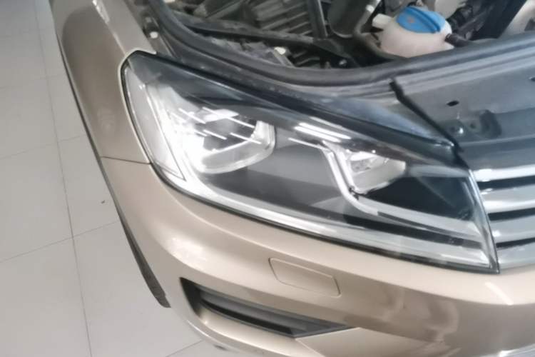 Used Volkswagen Touareg 2016 3.0 TSI Standard Version Right Front Headlight