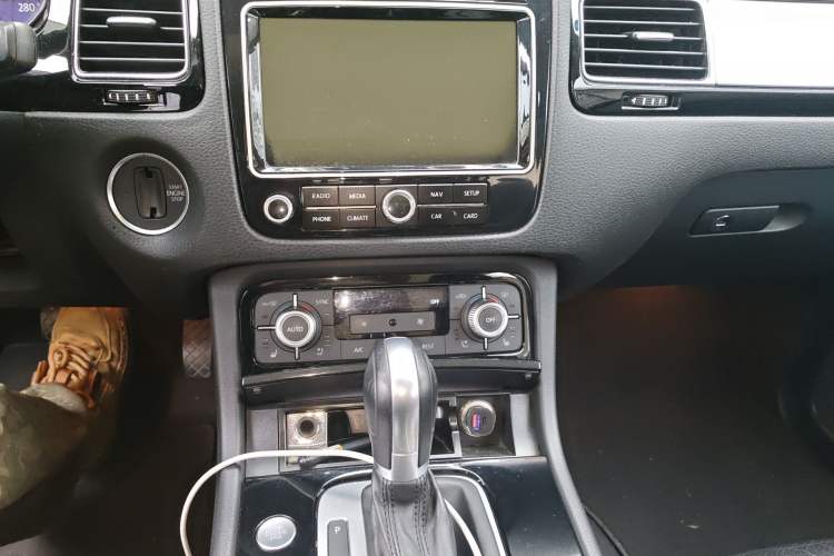 Used Volkswagen Touareg 2016 3.0 TSI Standard Version Audio And AC Panel