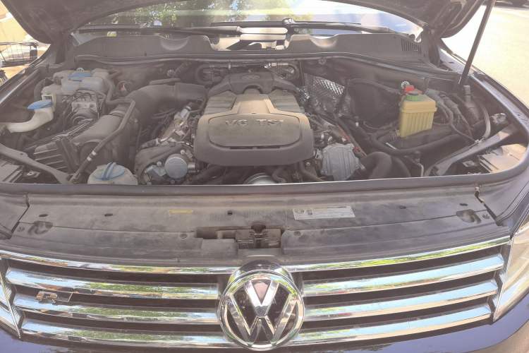 Used Volkswagen Touareg 2016 3.0 TSI R-Line Engine Bay