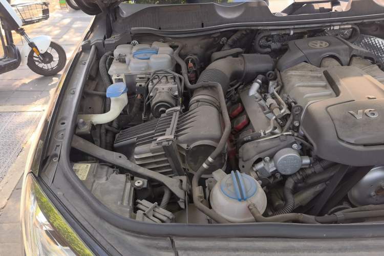 Used Volkswagen Touareg 2016 3.0 TSI R-Line Engine Bay Right