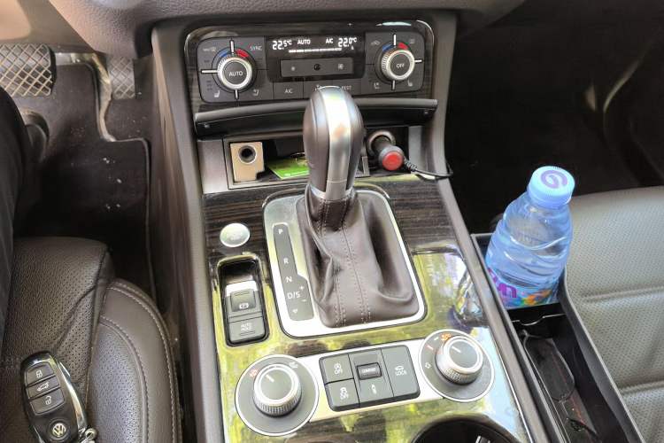 Used Volkswagen Touareg 2016 3.0 TSI R-Line Gear Lever