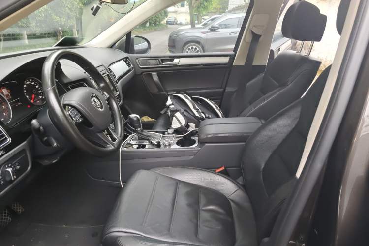 Used Volkswagen Touareg 2016 3.0 TSI Standard Version Left Front Seat