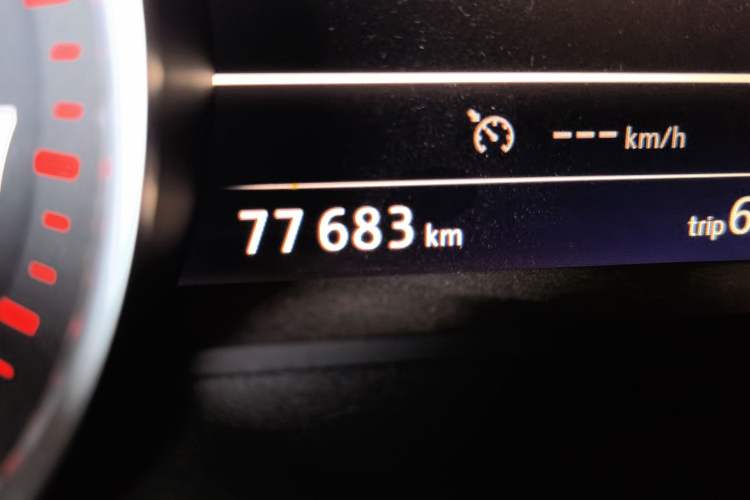 Used Volkswagen Touareg 2016 3.0 TSI R-Line Odometer Close Up