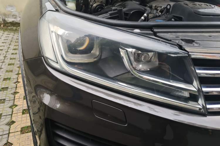 Used Volkswagen Touareg 2016 3.0 TSI Standard Version Right Front Headlight