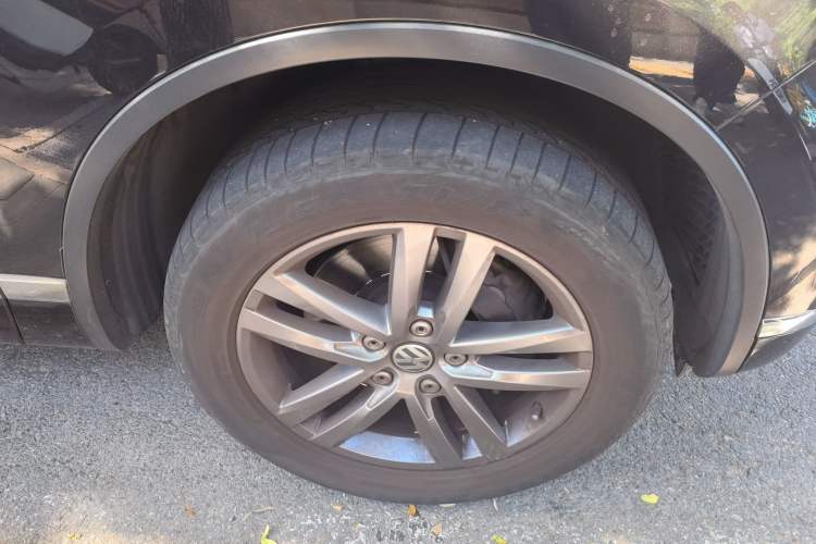 Used Volkswagen Touareg 2016 3.0 TSI R-Line Right Front Wheel Hub