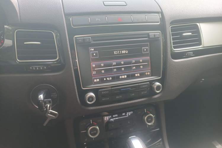 Used Volkswagen Touareg 2016 3.0 TSI Standard Version Audio And AC Panel