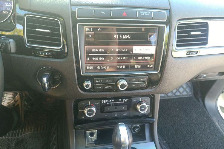 Used Volkswagen Touareg 2016 3.0 TSI Standard Version Audio And AC Panel
