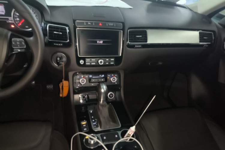 Used Volkswagen Touareg 2016 3.0 TSI Ignis Edition Audio And AC Panel