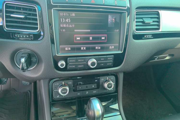 Used Volkswagen Touareg 2016 3.0 TSI Ignis Edition Audio And AC Panel