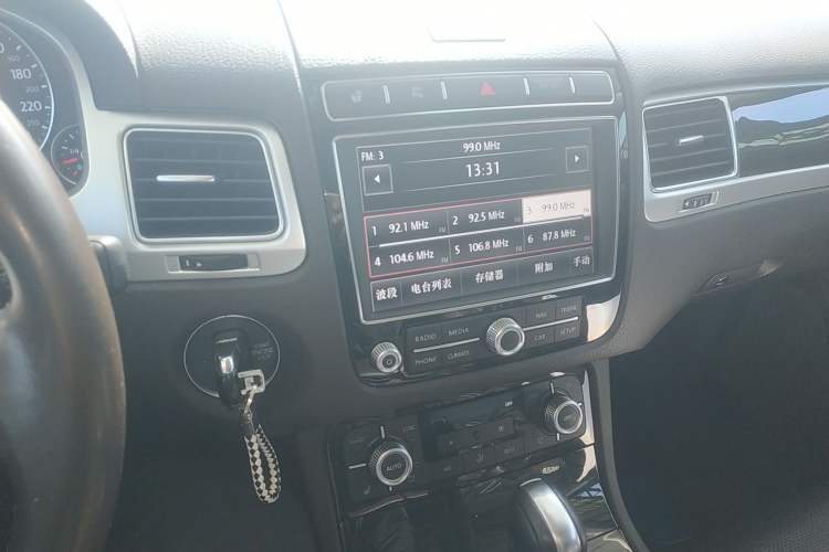 Used Volkswagen Touareg 2016 3.0 TSI High-End Version Audio And AC Panel