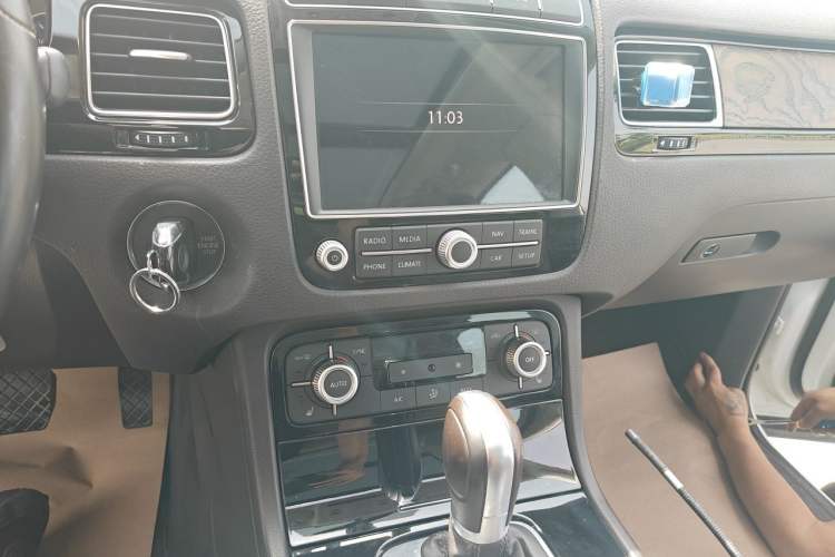 Used Volkswagen Touareg 2016 3.0 TSI Standard Version Audio And AC Panel