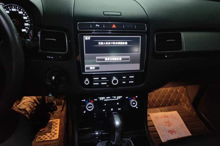 Used Volkswagen Touareg 2016 3.0 TSI Ignis Edition Audio And AC Panel