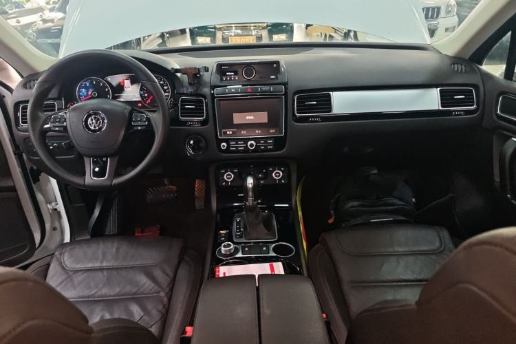Used Volkswagen Touareg 2016 3.0 TSI Ignis Edition Center Console