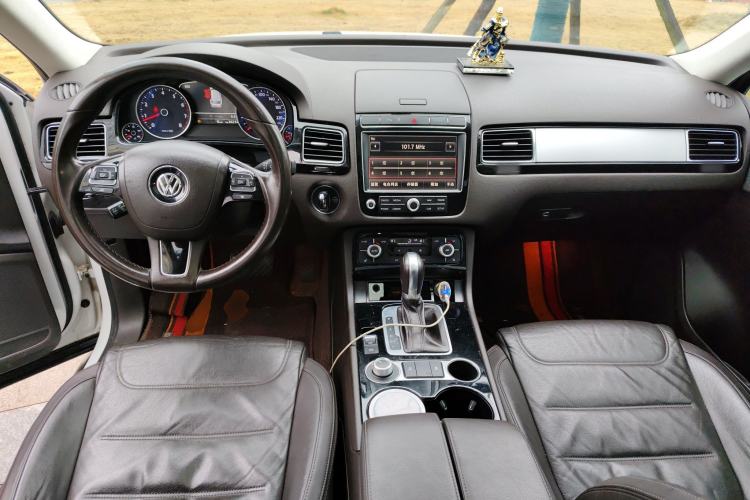 Used Volkswagen Touareg 2016 3.0 TSI Ignis Edition Center Console