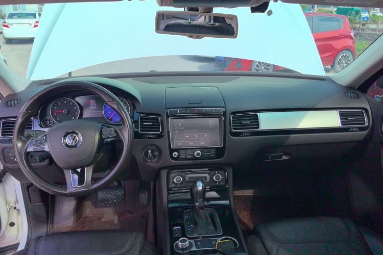 Used Volkswagen Touareg 2016 3.0 TSI Ignis Edition Center Console
