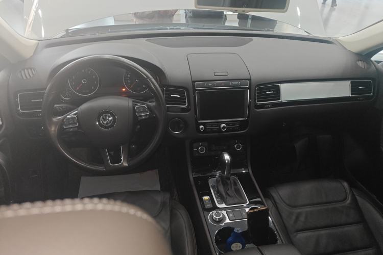 Used Volkswagen Touareg 2016 3.0 TSI Ignis Edition Center Console