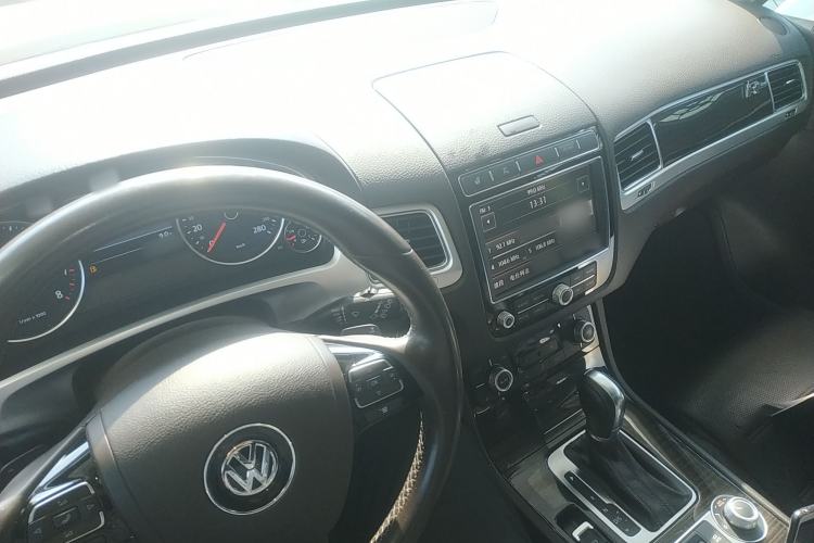 Used Volkswagen Touareg 2016 3.0 TSI High-End Version Center Console