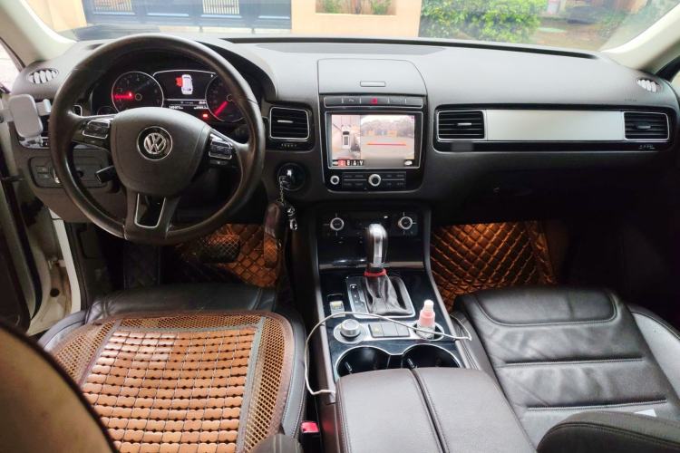 Used Volkswagen Touareg 2016 3.0 TSI Ignis Edition Center Console
