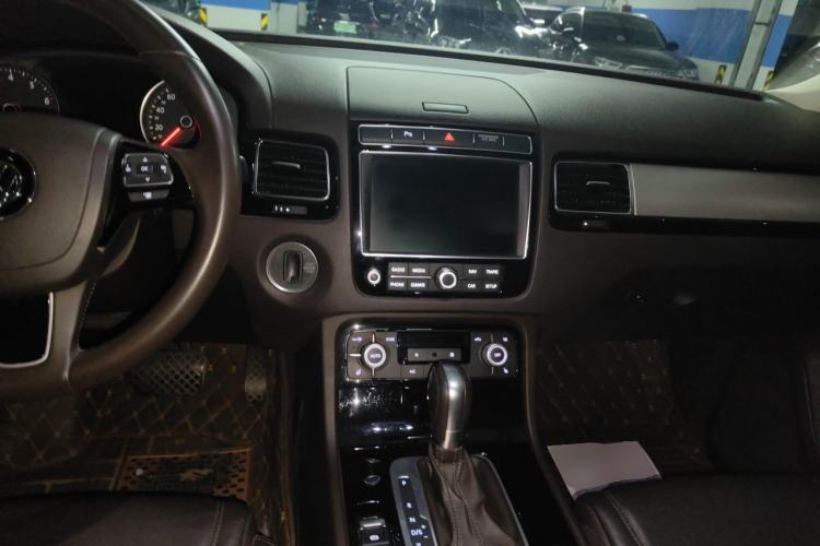 Used Volkswagen Touareg 2016 3.0 TSI Ignis Edition Center Console