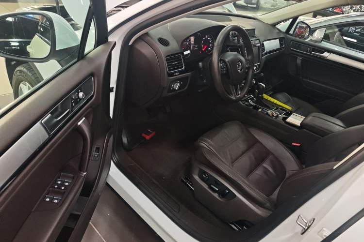 Used Volkswagen Touareg 2016 3.0 TSI Ignis Edition Driver Seat