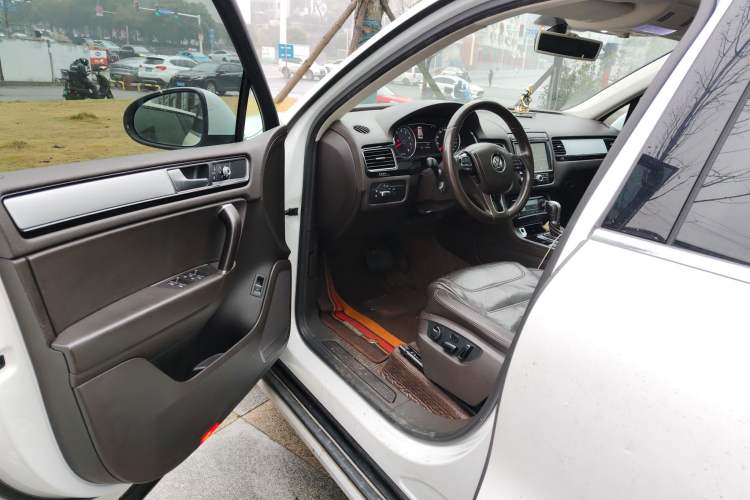 Used Volkswagen Touareg 2016 3.0 TSI Ignis Edition Driver Seat