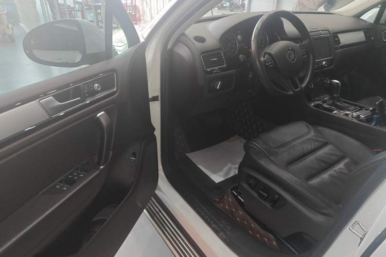 Used Volkswagen Touareg 2016 3.0 TSI Ignis Edition Driver Seat