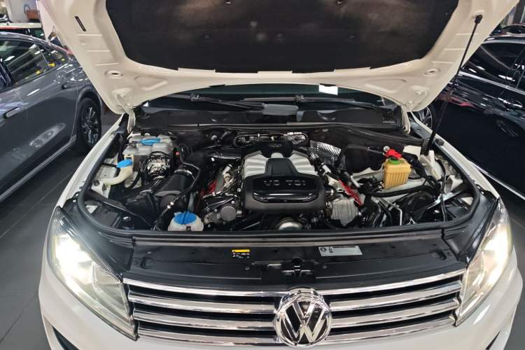 Used Volkswagen Touareg 2016 3.0 TSI Ignis Edition Engine Bay