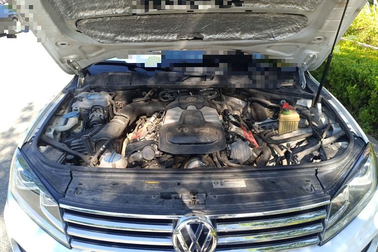 Used Volkswagen Touareg 2016 3.0 TSI Standard Version Engine Bay