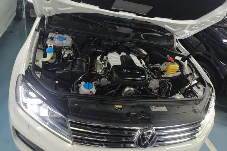 Used Volkswagen Touareg 2016 3.0 TSI Ignis Edition Engine Bay