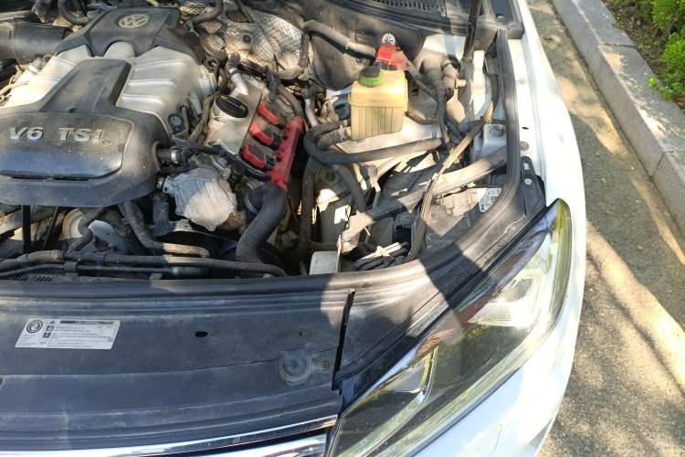 Used Volkswagen Touareg 2016 3.0 TSI Standard Version Engine Bay Left