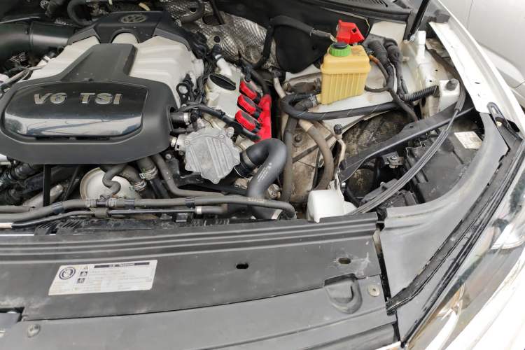 Used Volkswagen Touareg 2016 3.0 TSI Ignis Edition Engine Bay Left