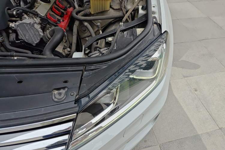 Used Volkswagen Touareg 2016 3.0 TSI Standard Version Engine Bay Left