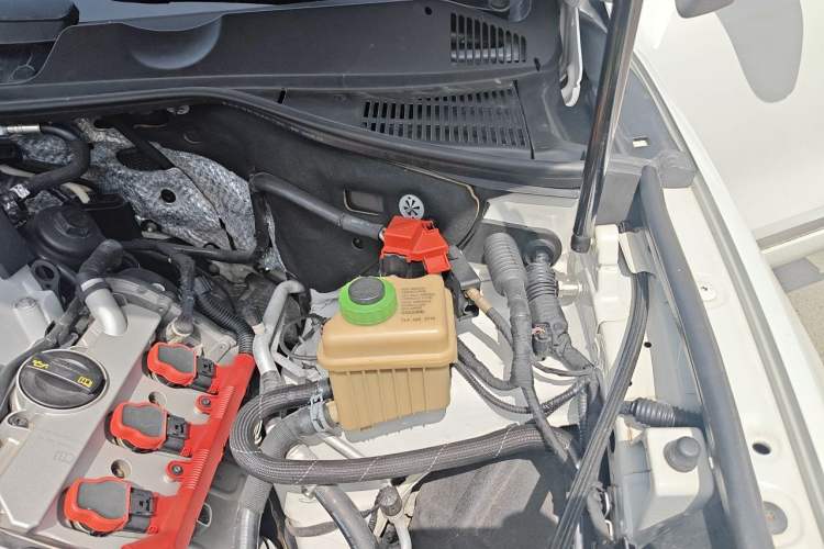 Used Volkswagen Touareg 2016 3.0 TSI Standard Version Engine Bay Left