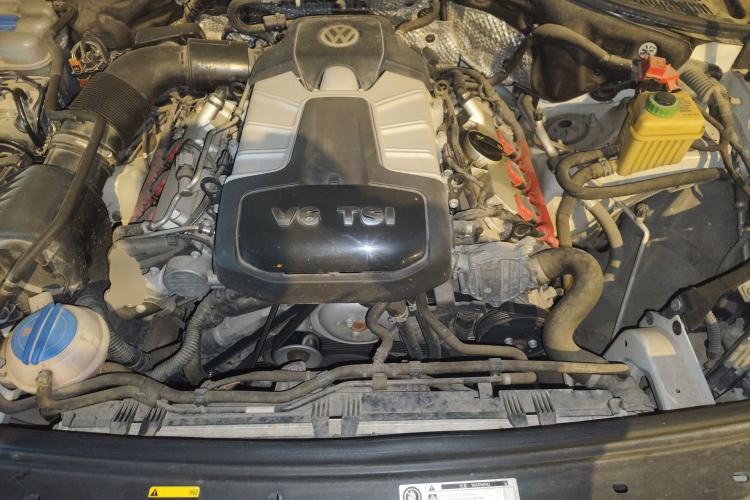 Used Volkswagen Touareg 2016 3.0 TSI Ignis Edition Engine Bay