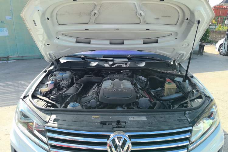Used Volkswagen Touareg 2016 3.0 TSI Ignis Edition Engine Bay