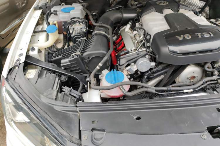 Used Volkswagen Touareg 2016 3.0 TSI Ignis Edition Engine Bay Right