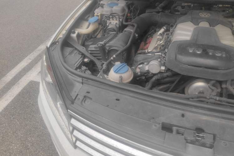 Used Volkswagen Touareg 2016 3.0 TSI Standard Version Engine Bay Right