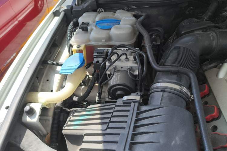 Used Volkswagen Touareg 2016 3.0 TSI High-End Version Engine Bay Right