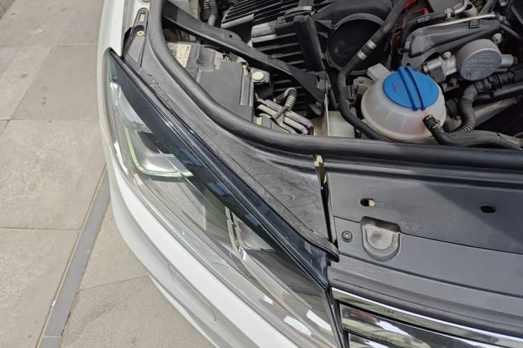 Used Volkswagen Touareg 2016 3.0 TSI Standard Version Engine Bay Right