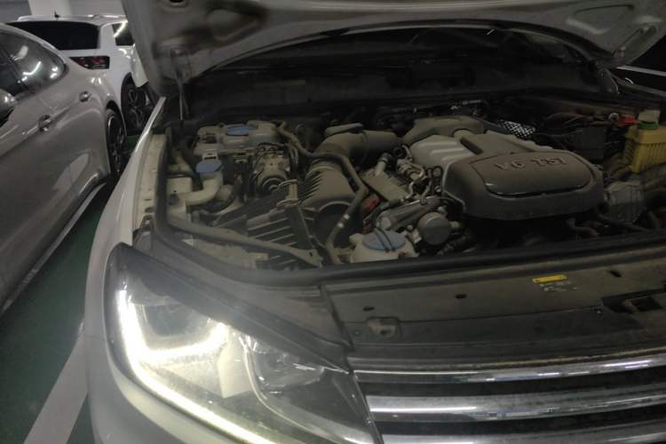 Used Volkswagen Touareg 2016 3.0 TSI Ignis Edition Engine Bay Right