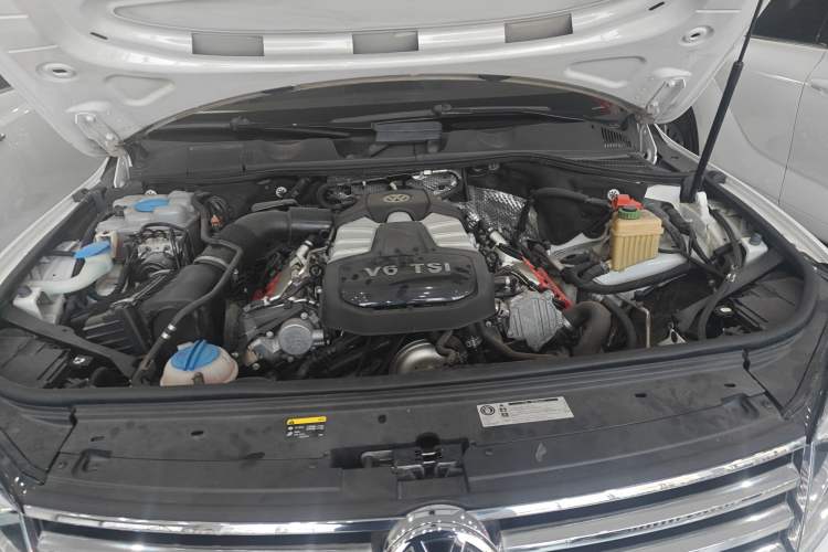 Used Volkswagen Touareg 2016 3.0 TSI Ignis Edition Engine Bay